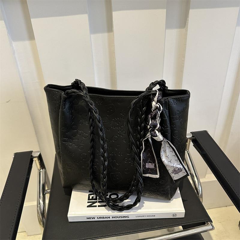 Chic Large Capacity Women's Tote Bag 2024 New Trendy Shoulder Bag For School And Commute