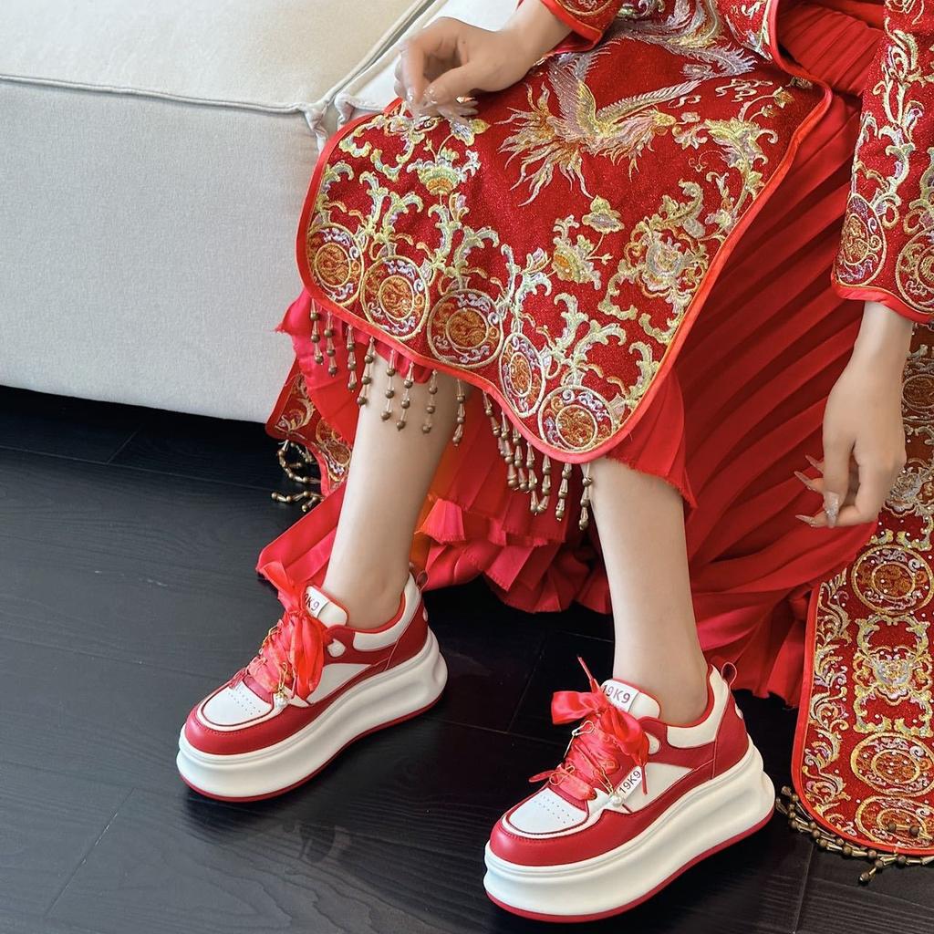 Hanfu red Xiuhe wedding shoes 2025 new New Year's fortune shoes platform inner height increase 7CM leather casual board shoes
