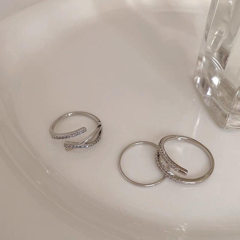 Trendy Minimalist Crushed Diamond Women's Ring: Light Luxury, High-End Feel, Versatile Silver Thin Band with Niche Personality.