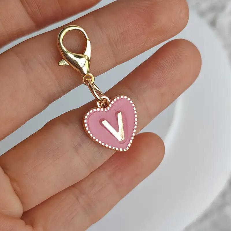 Gorąca sprzedaż 26 liter angielskich różowy dwustronny breloczek z brzoskwiniowym sercem w kształcie serca stopowy dodatek wisiorek