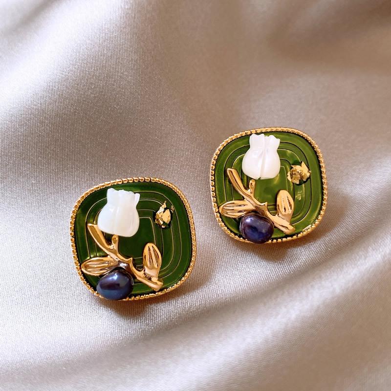 Dripping oil square flower bouquet stud earrings small fresh Mori earrings fashionable retro high-end earrings