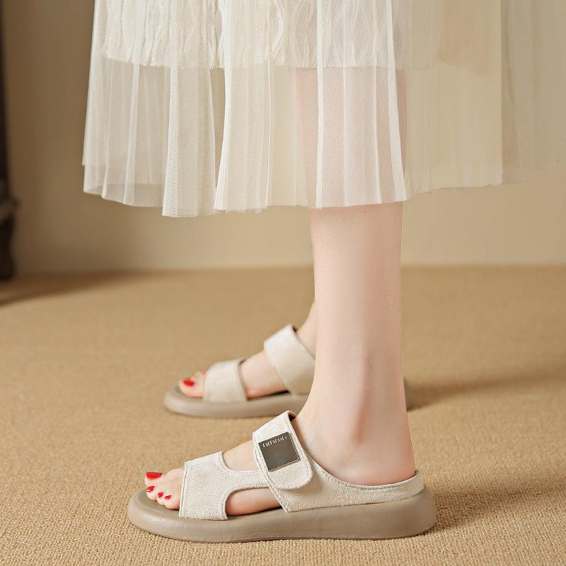 Tjocksulade matta platt-sulade enords tofflor för dam 2024 sommar nya öppen tå muffin mjuk-sulade kardborre mångsidiga sandaler