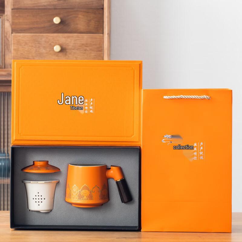 Керамическая подарочная кружка с крышкой, с оранжевым цветочным узором