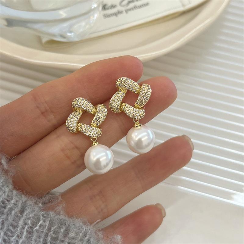 Needle Korean Fashion Pearl Drop Earrings For Women Jewelry 2025 Trending New Luxury Women's Crystal Earrings Brincos