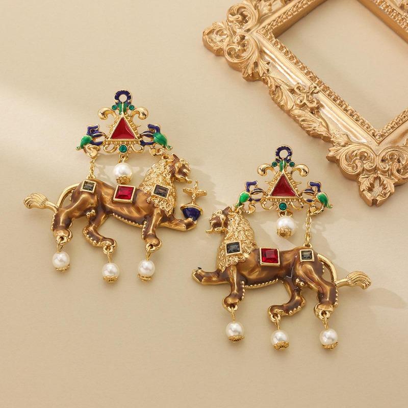 Qingdao Medieval Ancient Totem From Ancient Egypt Retro Enamel Colored Lion Fringed Stud Earrings