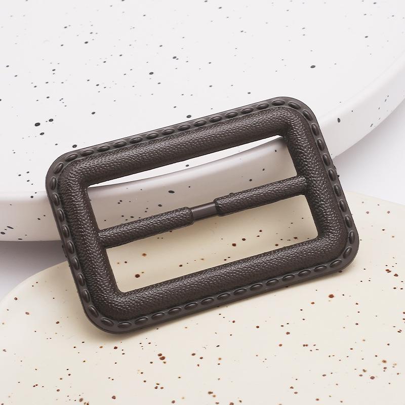 

Ремень для пальто-ветровки из искусственной кожи с пряжкой цвета черного кофе, регулируемая пластиковая квадратная трехскоростная пряжка.