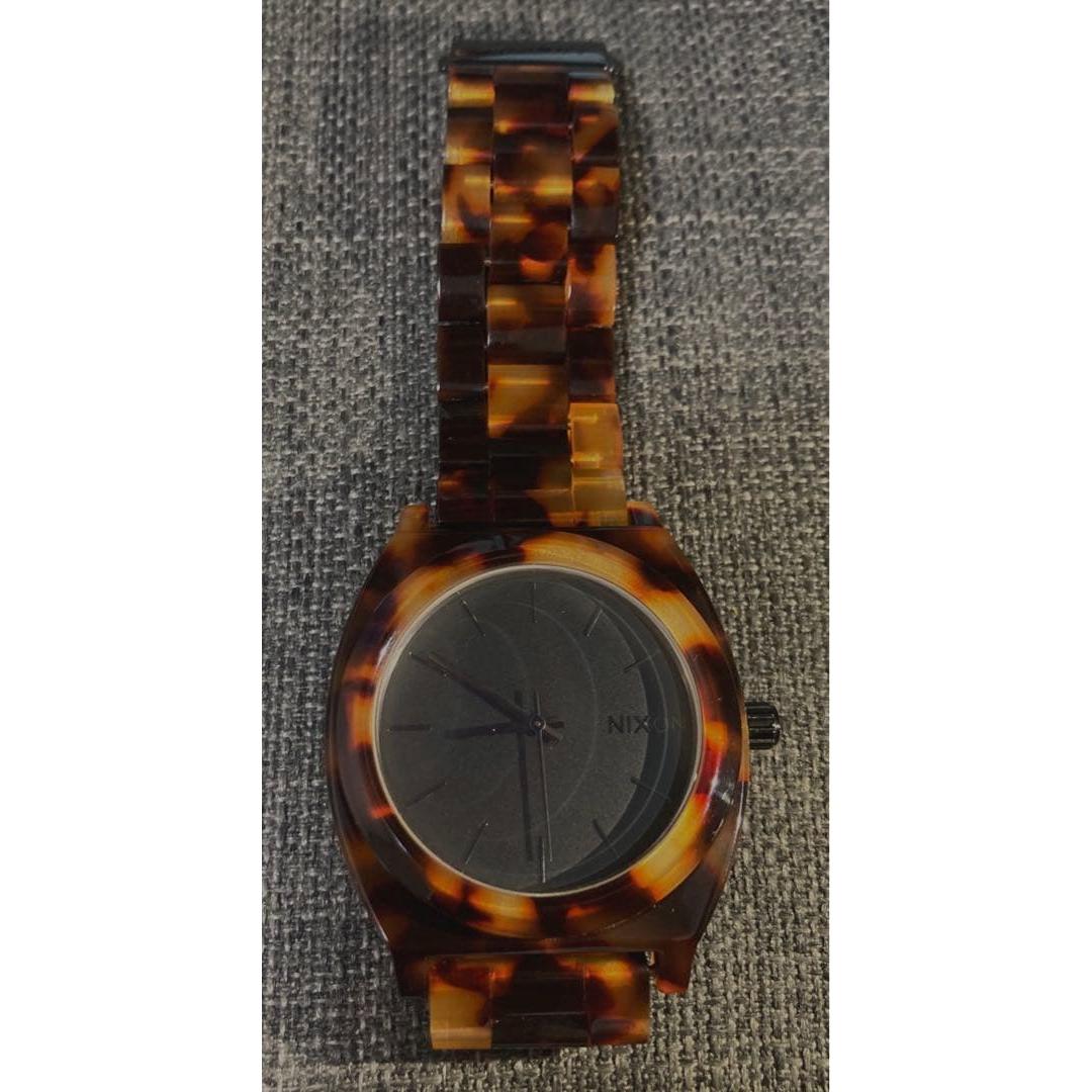 Used NIXON analog quartz watch