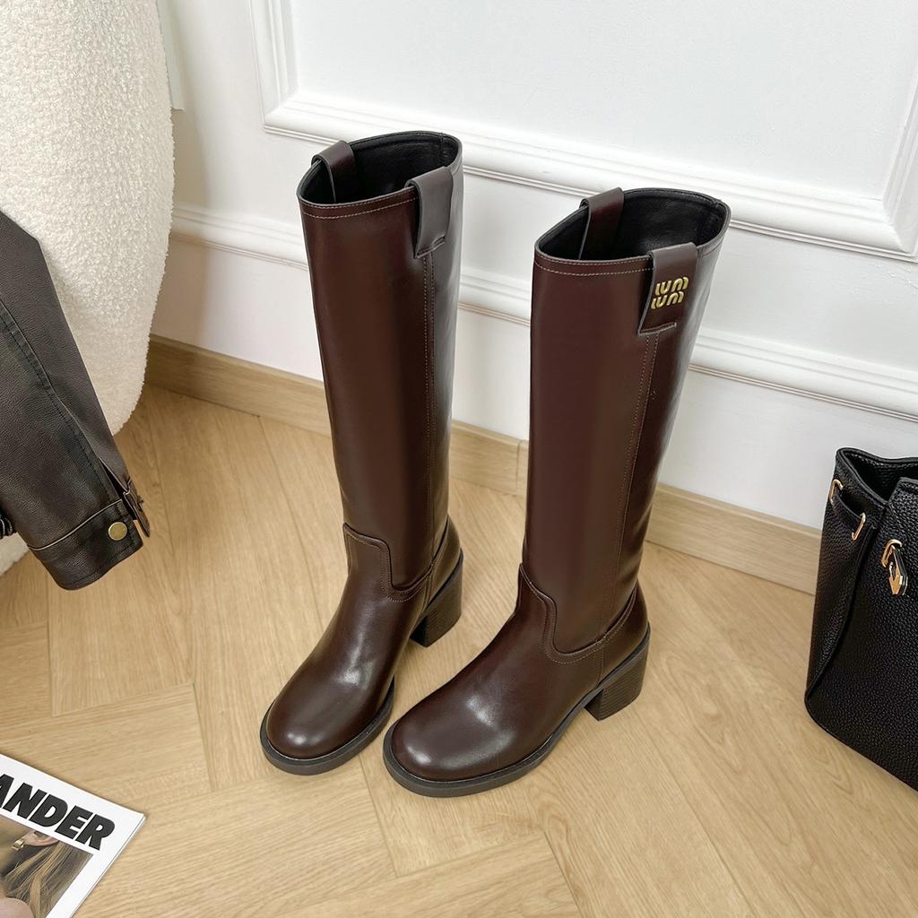 Sauskinnversjon~ miu-serien skinn tykksålede høyhælte støvletter men knelengdestøvletter kvinners ben lange tykkhælte høyhælte ridestøvletter