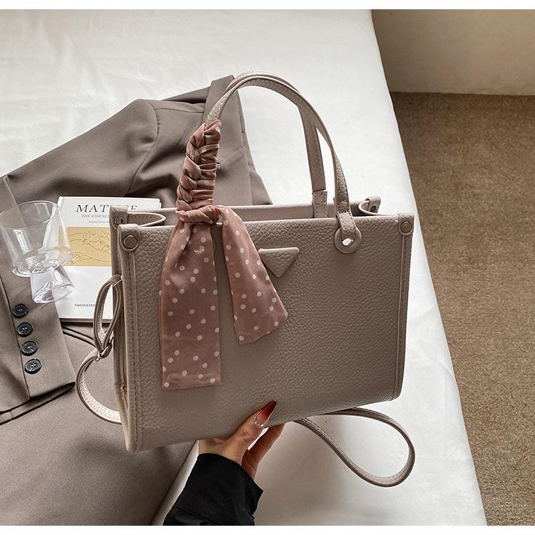 Large Capacity Summer New Lightweight Shoulder Bag Women's Trend 2025 Niche Design Portable Tote Messenger Bag