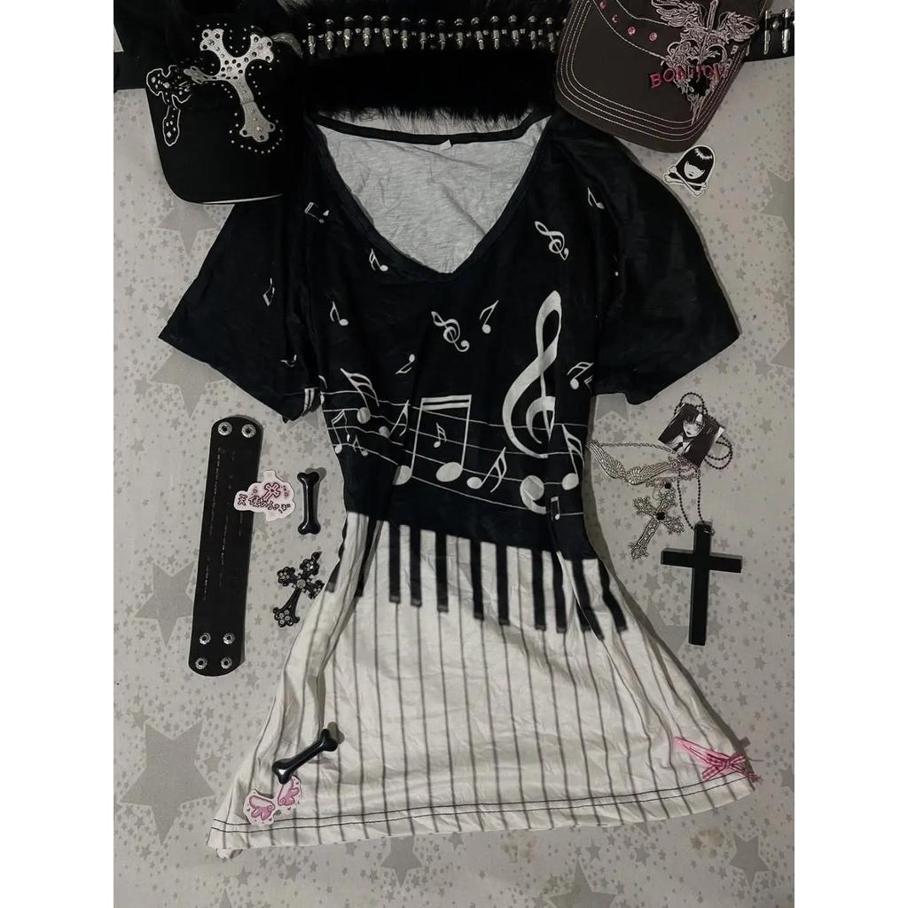 TrendHub Y2K Gothic Music Tee  Piano Keyboard & Musical Notes Print V-Neck T-Shirt for Women 2000s Grunge Japanese E-girls Retro Tees