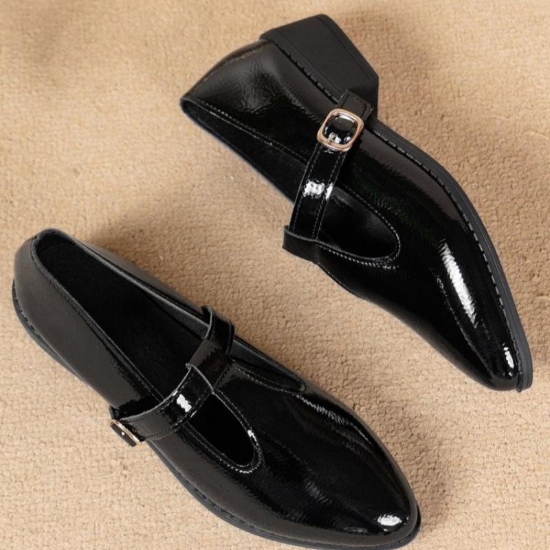 Fashion Woman Sneakers 2025 New Shallow Mouth All-Match Loafers Shoes for Woman Casual Round Toe Comfortable Buckle Strap Sneakers Woman
