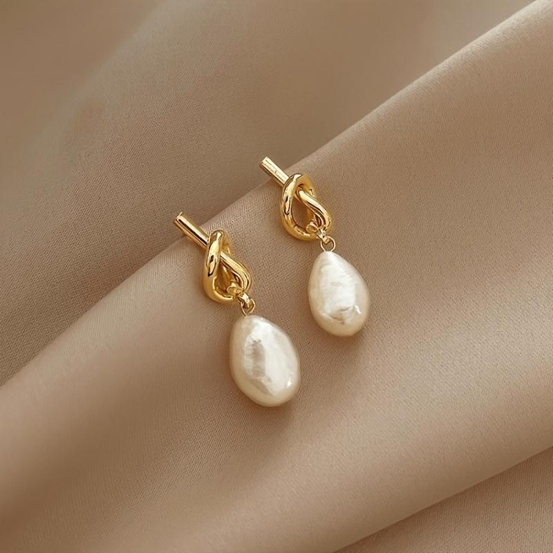 A Pair of Antique Copper Knotted Earrings, with A High-end Design and Fashionable Temperament, Suitable for Women's Daily Commuting, Dating