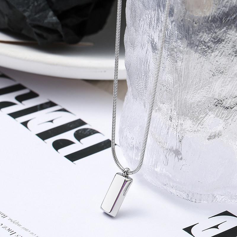 Trendy Titanium Steel Pendant Necklace: Stylish Unisex Clavicle Chain