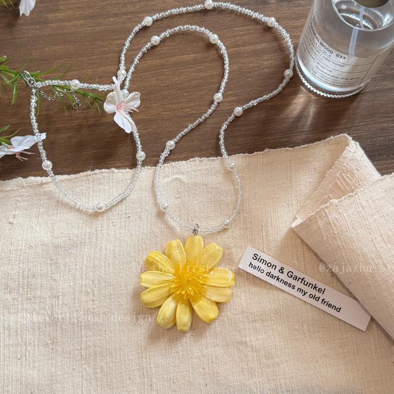 שרשרת בוהמית וינטג' עם גדילים לקפה, תליון פרפר אתני, שרשרת סוודר 2025.