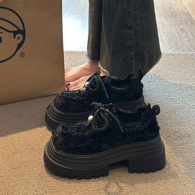 Scarpe piccole in pelle con lacci testa grande da donna primavera 2025 nuove mocassini alla moda con plateau rialzante da donna