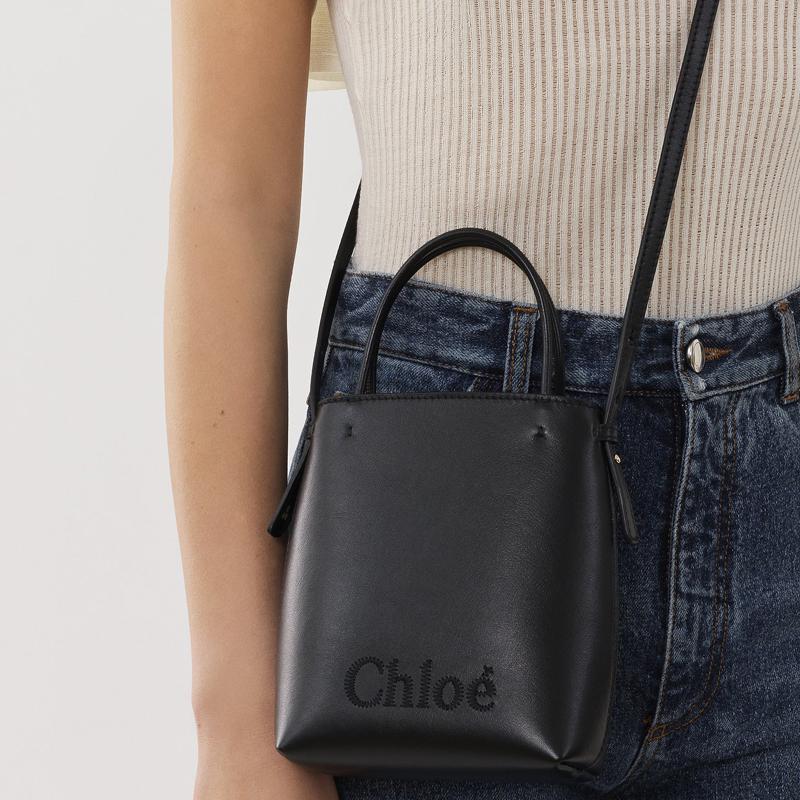 Chloe Sense Embroidered Logo Adjustable Strap Shiny Calfskin Mini Handheld Shoulder Crossbody Bag Women Bags Black CHC23-UP873I10-001