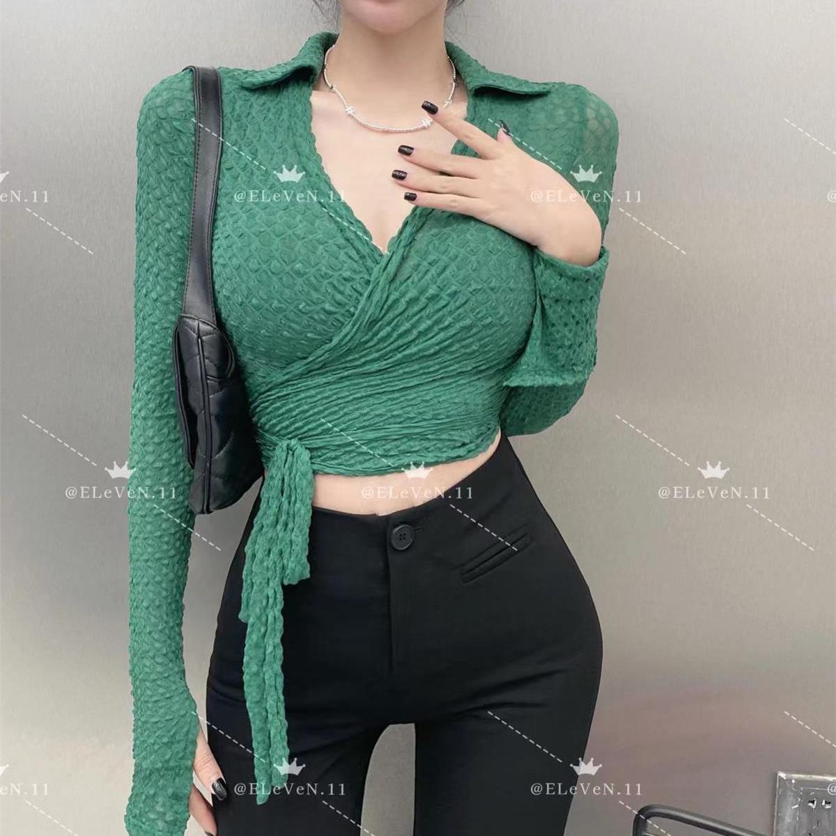 

Нішевий дизайн Топ з V-подібним вирізом на зав язках та стильним бульбашковим текстуруванням M (Approx. 105 lbs)