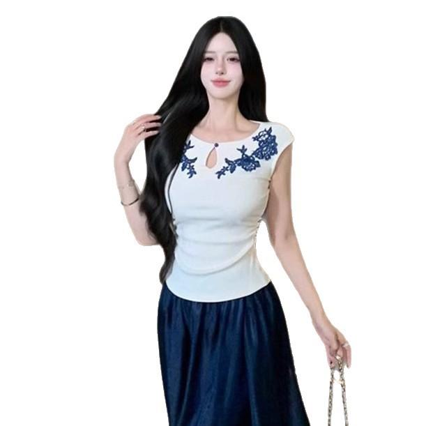 Temperament Sleeveless Skinny Top Women's Summer Slim Light Mature Style New Chinese Embossed Lace T-Shirt