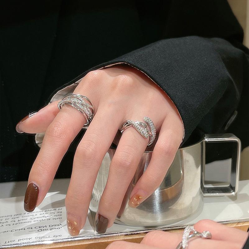 Nastavitelný prsten dámské módy v lehkém luxusním stylu