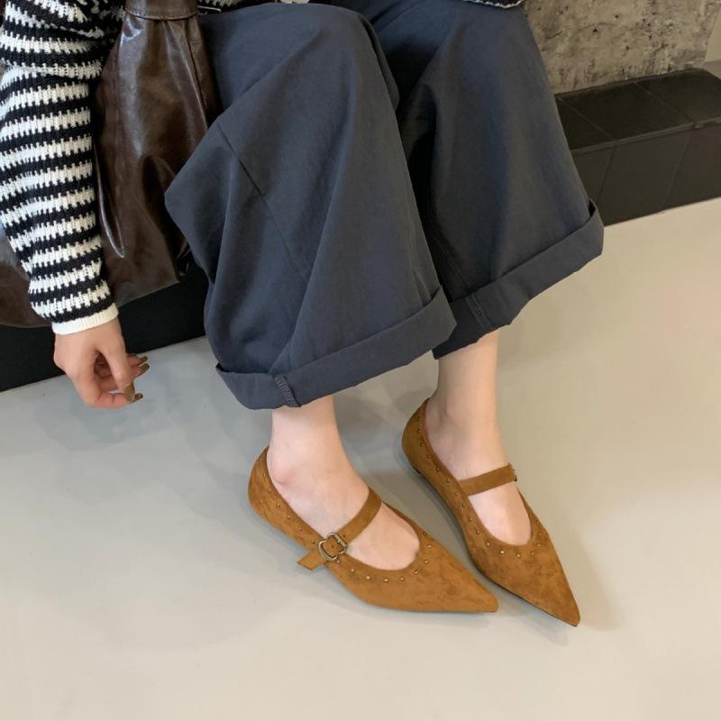 

2025 autumn new French medium heel thick heel with Mary Jane shoes women s fashion single shoes retro rivet single shoes 39 темно-коричневого