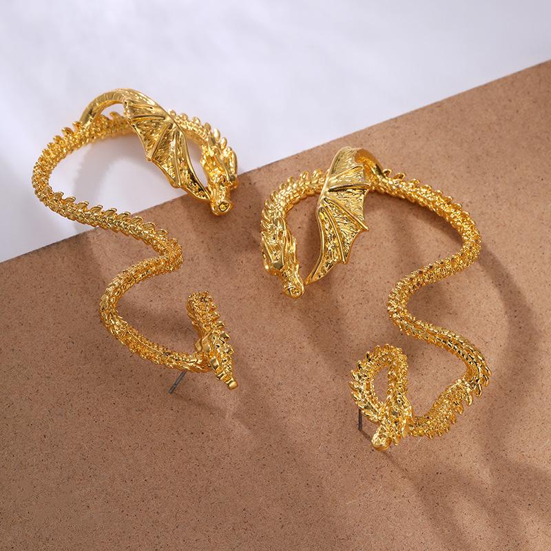 

Серьги в стиле ретро-панк-готика из сплава с драконом, завернутые в клипсу, преувеличенные серьги в виде дракона 1pc золотой