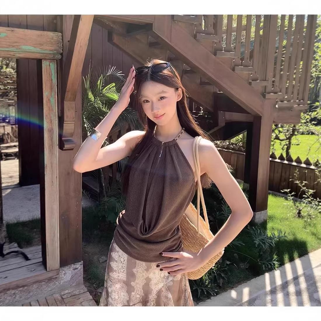Niche retro high-end flashing neck vest, summer Spice Girl vacation style, fashionable and thin back top S