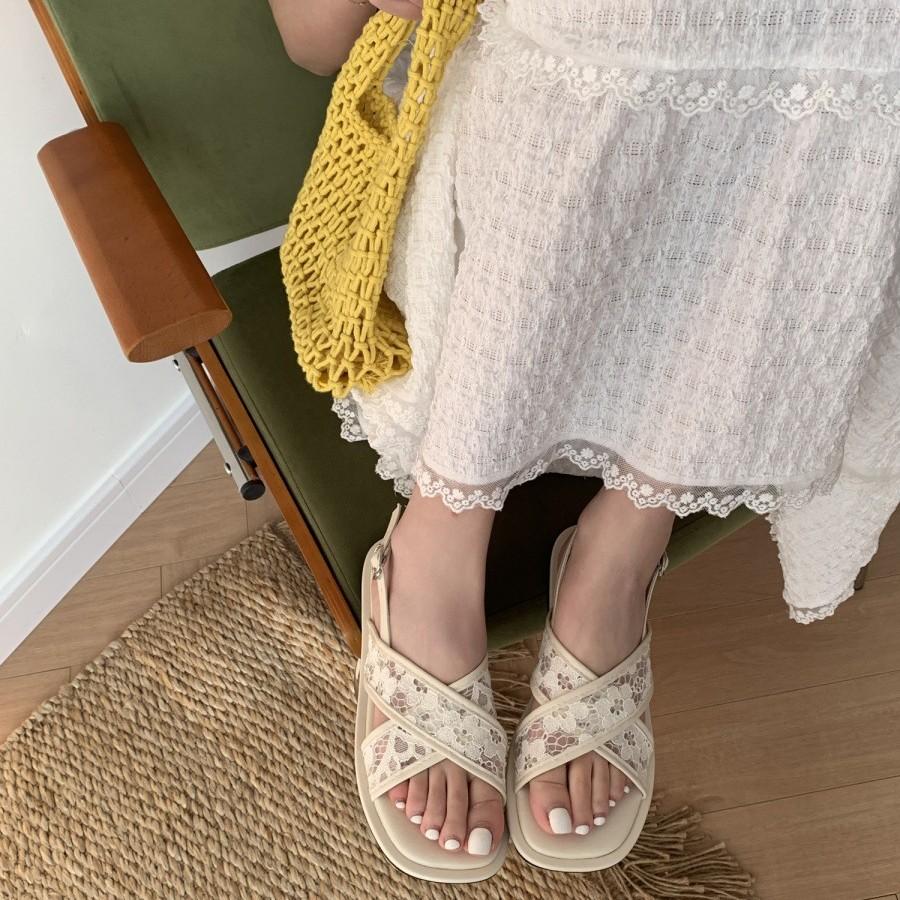 Flat-bottomed Black Sandals Cool Slippers Women's Vacation Shoes Summer High-end New Outer Wear Korean Sequins