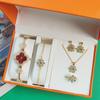 Ladies Diamond Clover Watch Set 5-Piece Fashion Quartz Watch Bracelet Accessories Popular Gift Box
