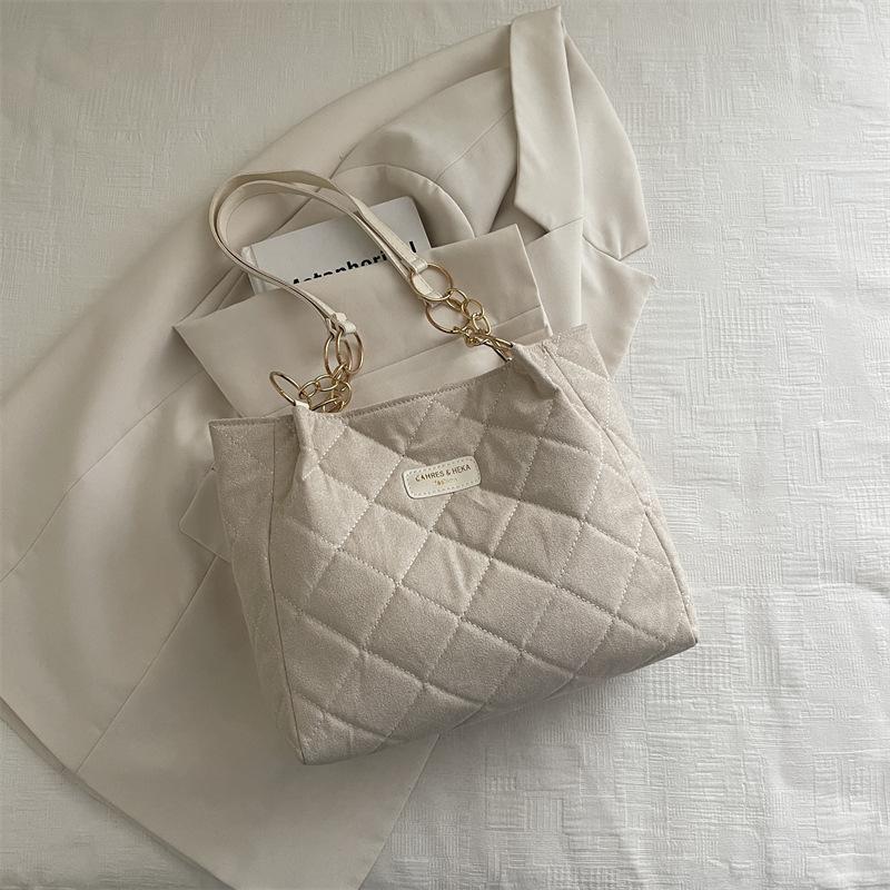 Large Capacity Tote Bag Autumn and Winter Leisure Rhombus Embroidery Thread Women's Bag Class Commuter Bag 2025 New Shoulder Bag