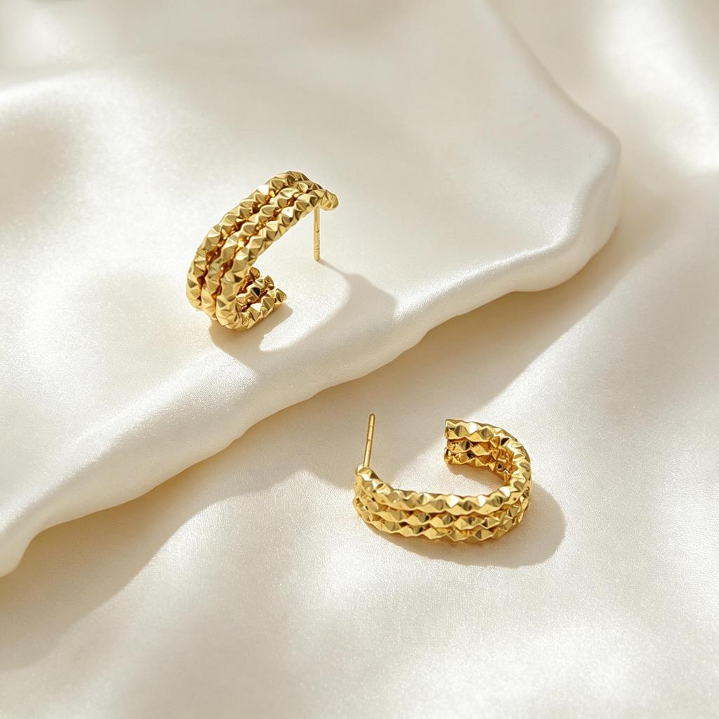 Stainless Steel Geometric Three-Layer Earrings: Stylish Ear Cuffs for Women, Classic Versatile Jewelry with a High-End, Luxurious Feel.