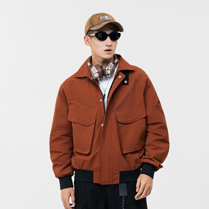 

Осень/Зима 2025 Новые куртки для молодых мужчин Ветрозащитные Модные куртки Стойка воротник Топы Мужская теплая рабочая одежда с плюшем 4XL кирпич красный