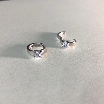Flash Diamond Ear Buckle Women's Light Luxury Niche Design Sense Zircon Small Earrings Simple Earbone Studs