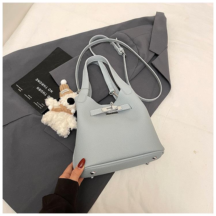 Fashion Small Bag Women's 2025 New Summer Versatile Messenger Bag Popular Handbag Bucket Bag