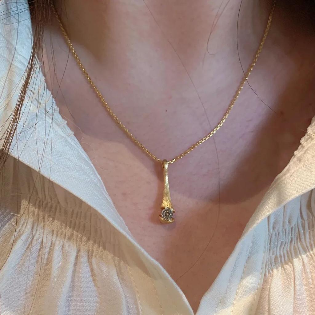 Vintage Brushed Calla Lily Flower Single Diamond Devil'S Eye Pendant Light Luxury Small Waist Perfume Bottle High Carbon Diamond Chain