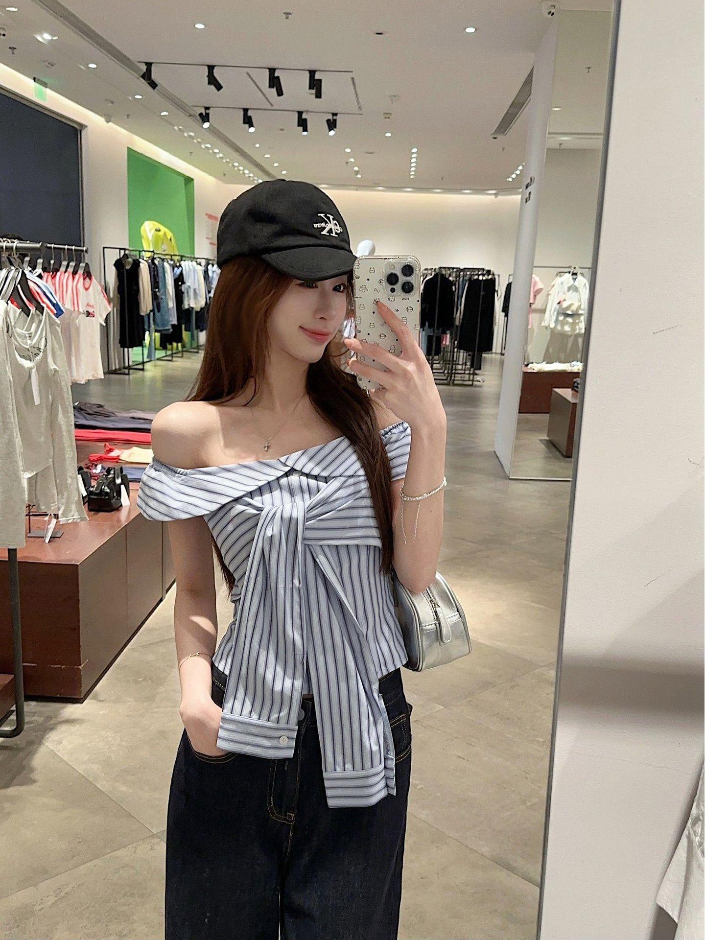 

Женская корейская рубашка с открытыми плечами в синюю полоску 2025 - Сладкий и пикантный летний топ с завязками M