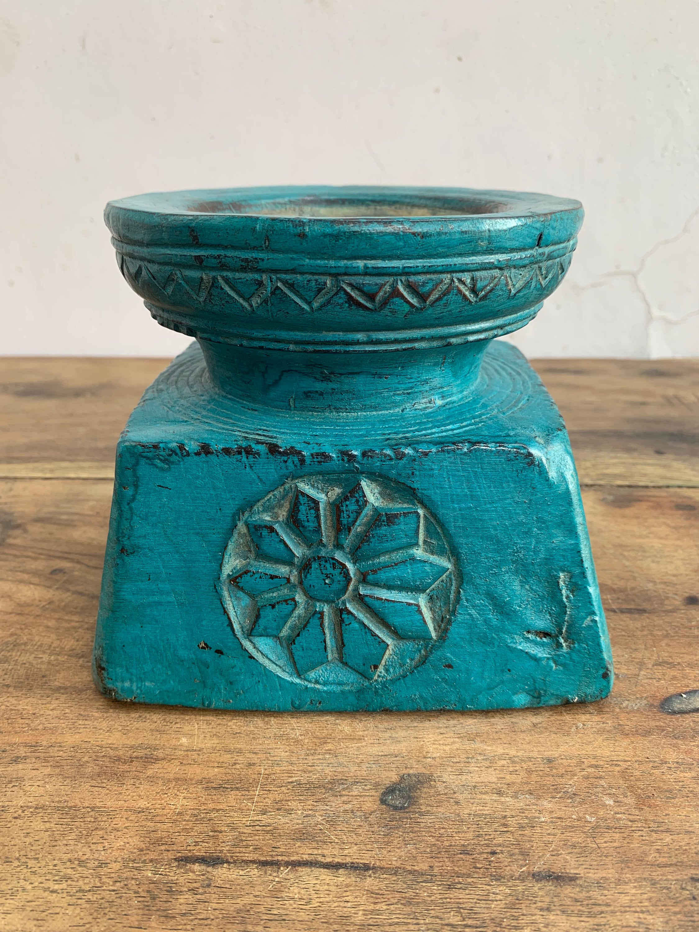 

Distressed Reclaimed Wood Candle Holder: Vintage Blue Accent Decor 16” X 8” X 24” (l x w x h) разноцветный