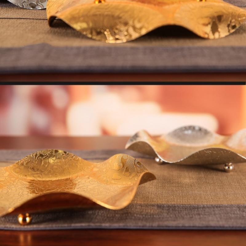 European Fruit Plate, Alloy Household Flower Shaped Plate, Gold And Silver Snack Plate Household Simple Tabletop Decoration,20cm