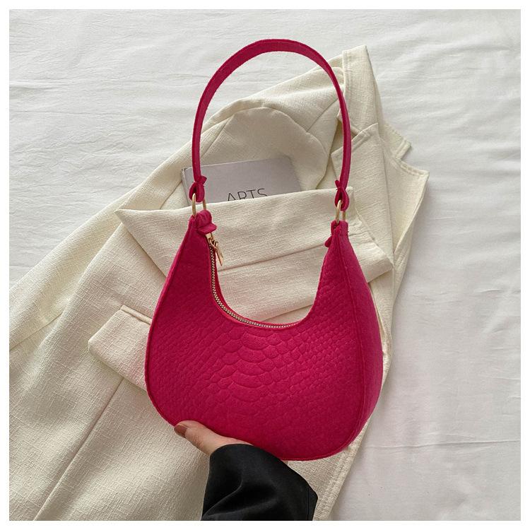 

Повстяна тканина модний темперамент модний 2024 новий іноземний стиль суцільна текстура повсякденна портативна півмісяць плече сумка пахви троянди рожеві кольору