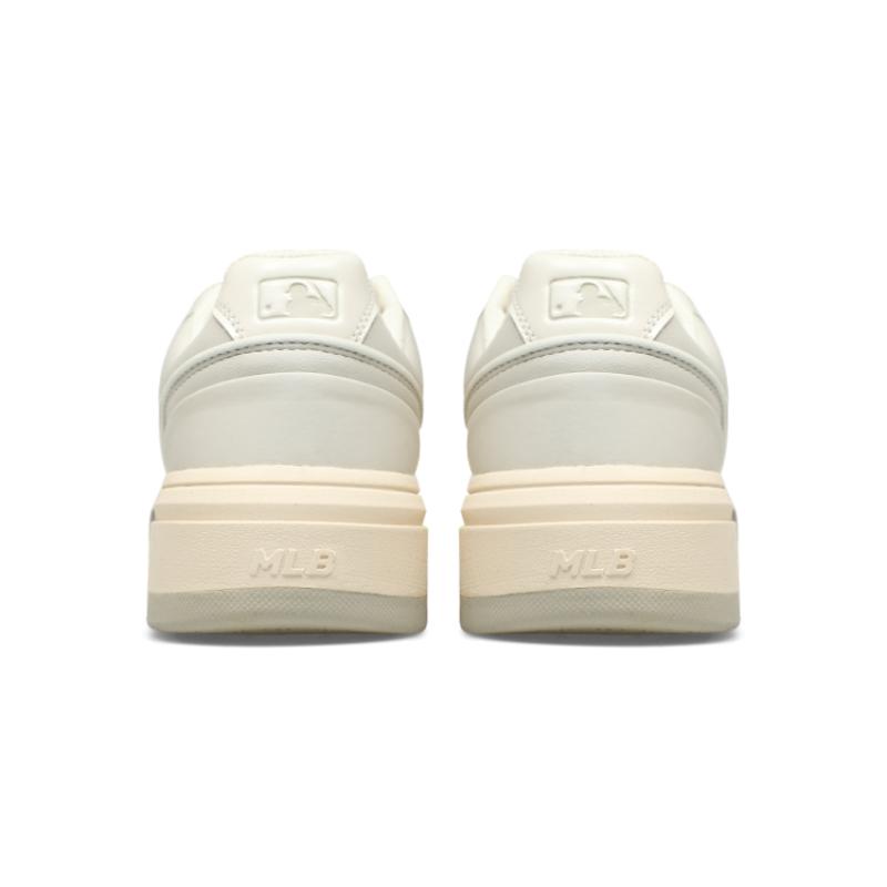 MLB Chunky Liner 24SS New York Yankees Slip Resistant Cushioning And Breathable Low top Skateboard Shoes Unisex Ivory Sneakers 3ASXCLB3N-50CRS