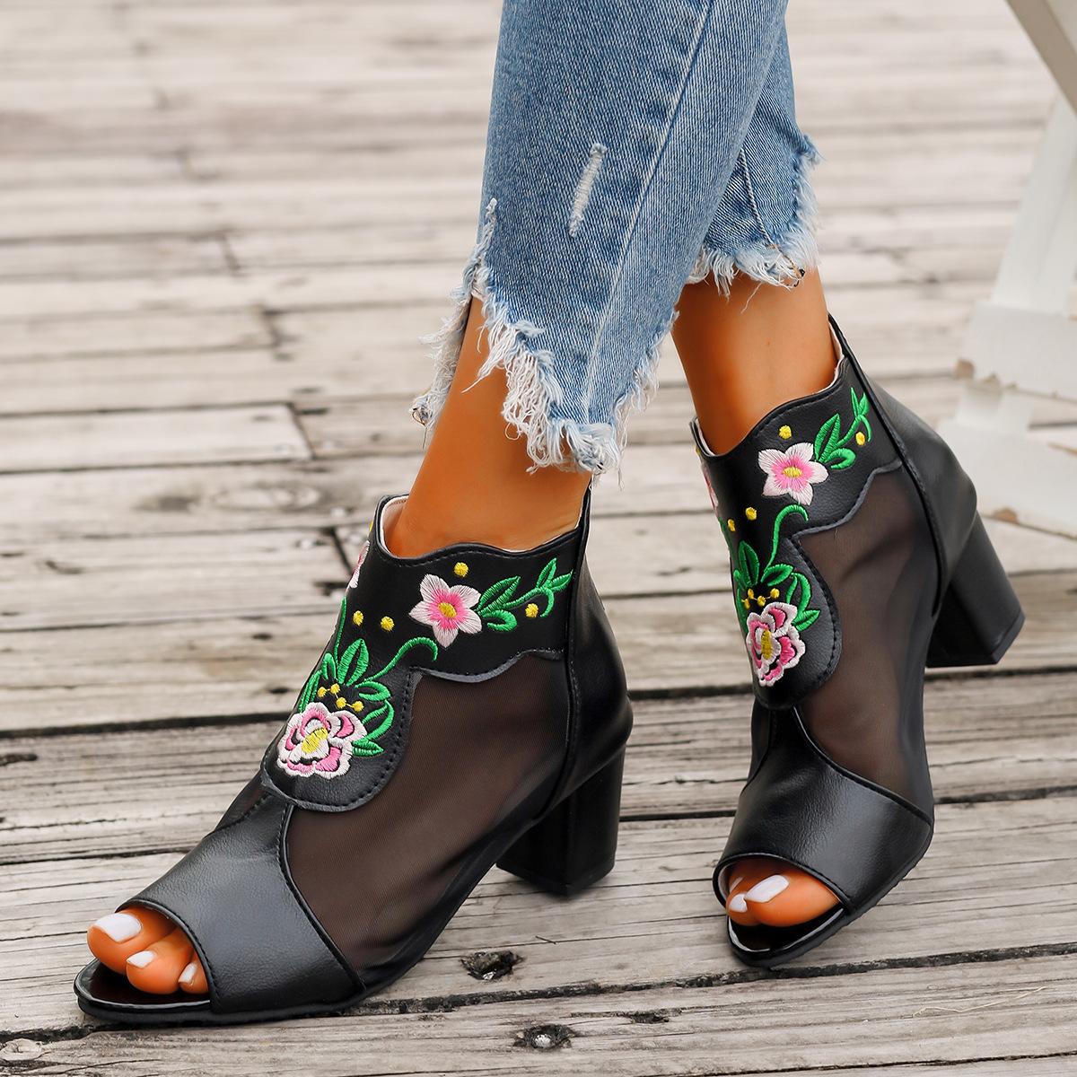 

Этнический стиль вышитая сетка дышащие полые прохладные ботинки толстый каблук сандалии рыбий рот летние большие вышитые туфли женские 41