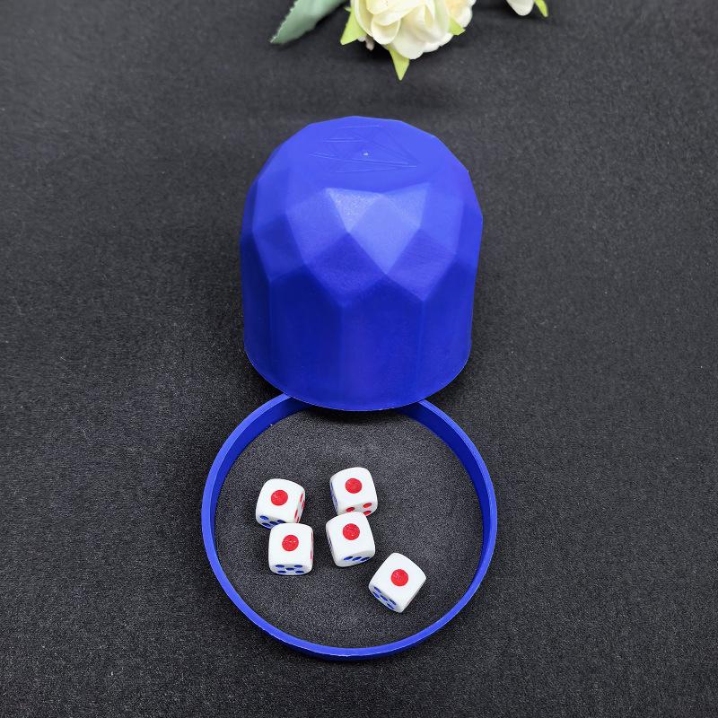 

Набор кубиков Silenced Dice: Премиальный бесшумный шейкер с подставкой для дома, караоке, бара