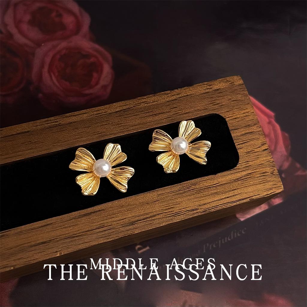 

Retro literary pearl flower stud earrings temperament elegant earrings