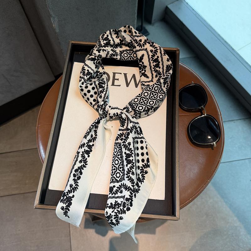 Light Luxury High-End Large Triangular Scarf Retro Flower Window Women'S Soft Twill Silk With Classic Versatile Scarf And Shoulder Silk Scarf