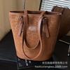 Retro bag women's large capacity 2025 new autumn and winter casual shoulder armpit bag popular commuter bucket bag this year