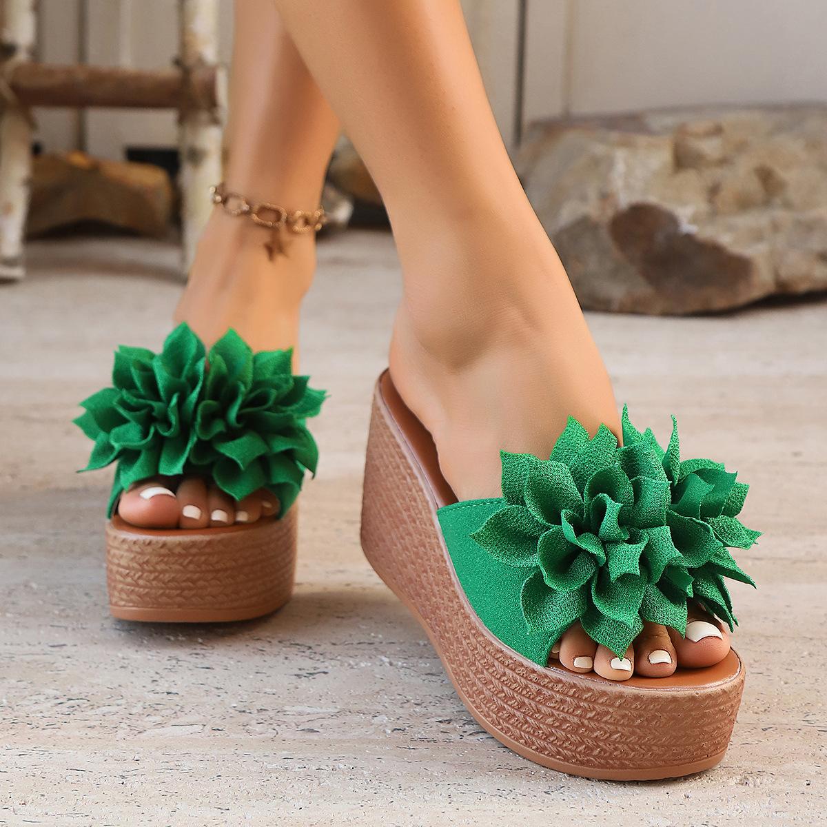 

Летние новые женские тапочки большого размера, модные и простые, трехмерные босоножки на танкетке с большим цветком, женские босоножки 43 зелёный