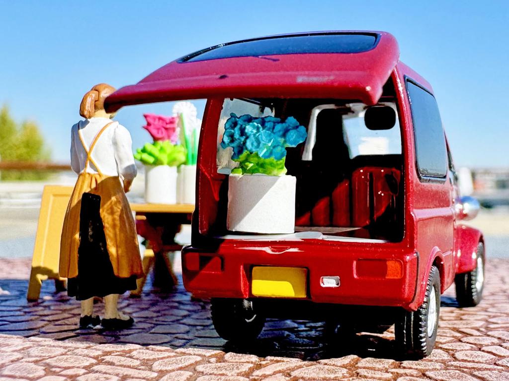 TOMYTEC GeoColle 64 17b Flower Shop 2 Daihatsu Midget II Cargo with included figures and accessories miniature car set 339663 #CarSnap + die-cast