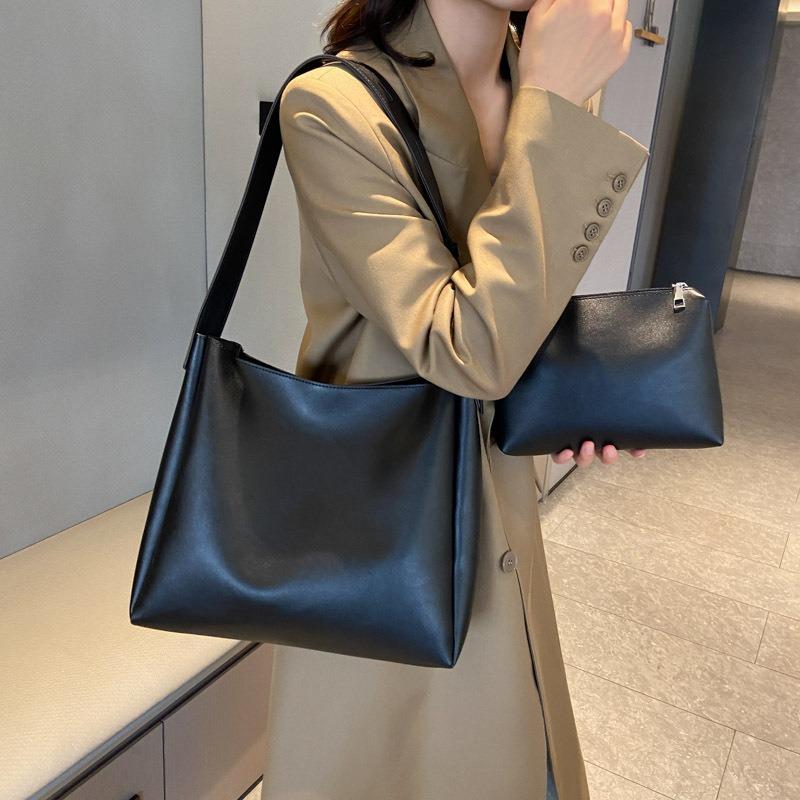 Large-capacity commuter bag women's spring new child and mother bag retro fashion soft leather shoulder bag portable tote bag