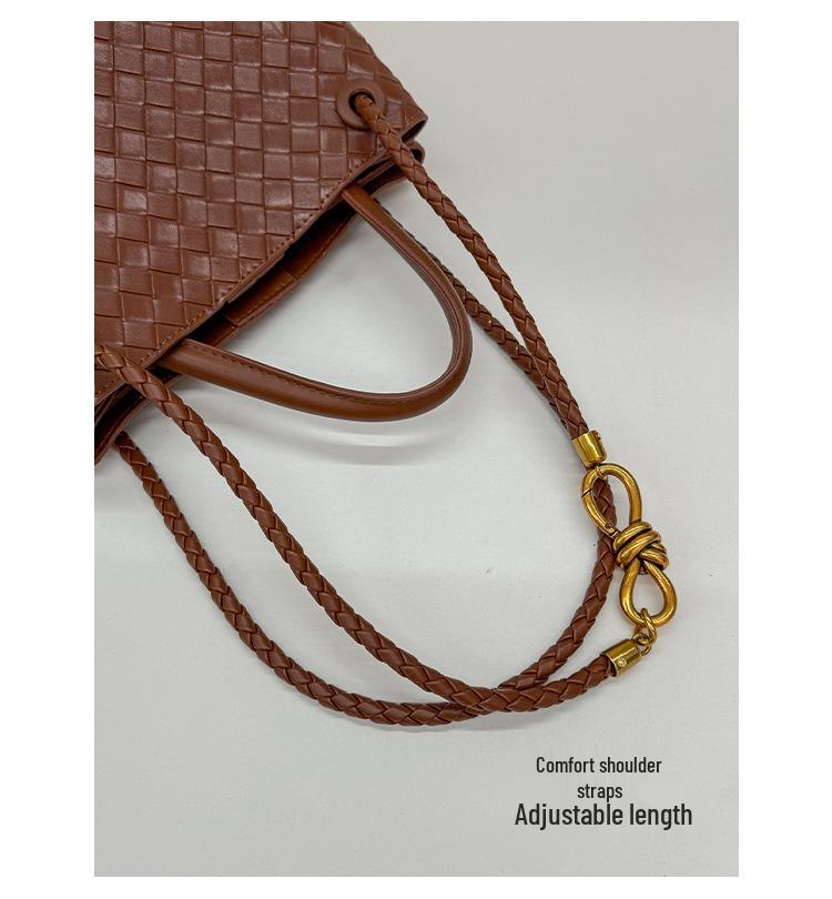 Bolsa de Palha Tecida Vintage Outono 2025: Bolsa de Ombro Casual de Grande Capacidade