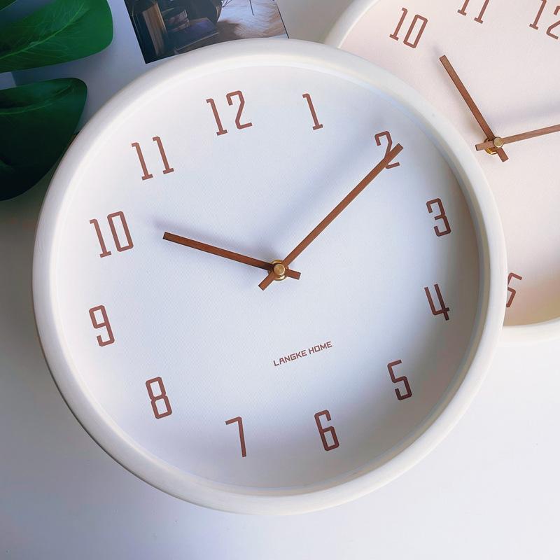 Cream-style wall clock, solid wood, silent, round, fashionable clock, simple decoration for living room and bedroom 30cm