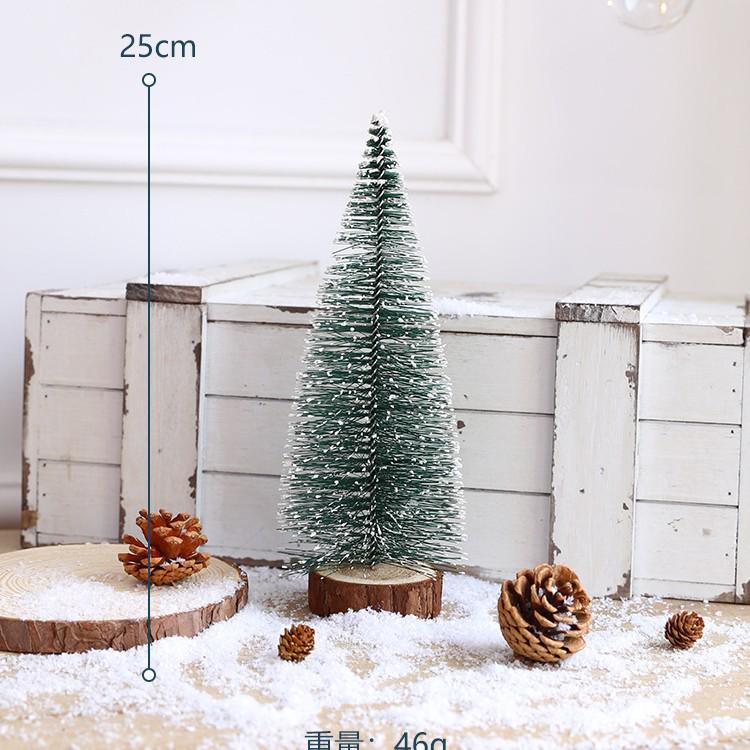 Creative Christmas Tree Decor: Wooden House Ornaments & Family Pendants